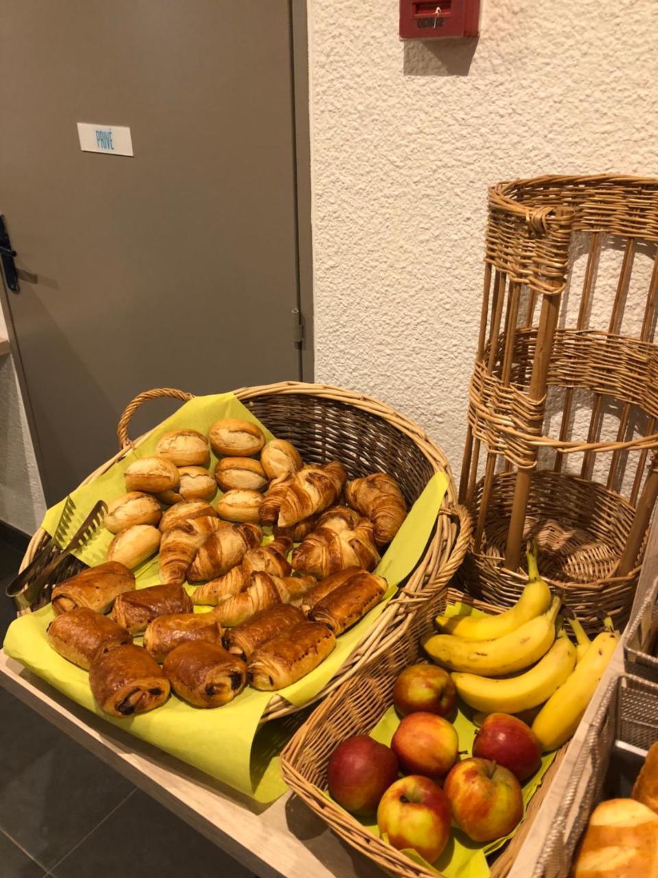 Hotel Du Stade Ex Kyriad Direct Lille Est Stade Pierre Mauroy Villeneuve-d'Ascq Eksteriør billede