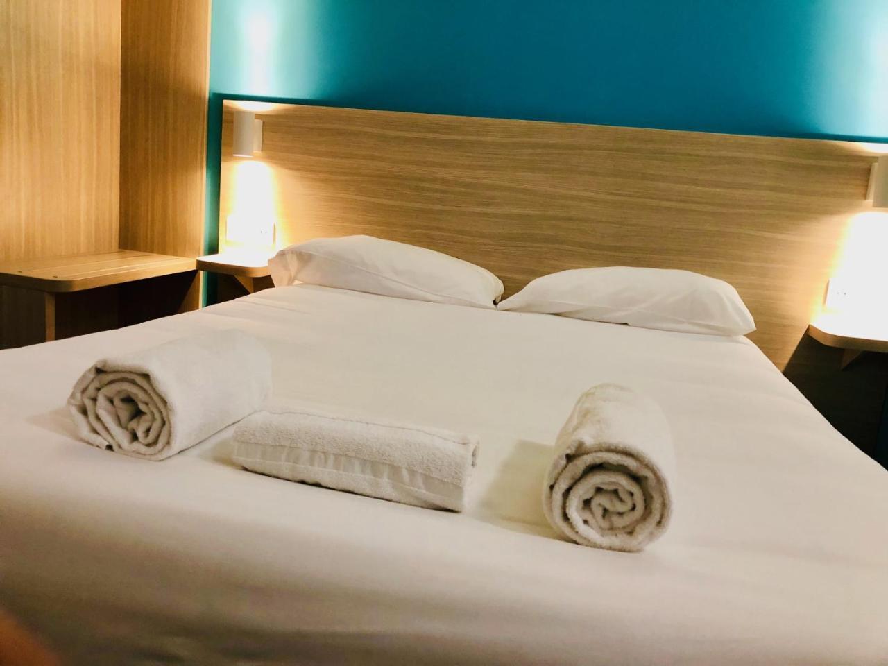 Hotel Du Stade Ex Kyriad Direct Lille Est Stade Pierre Mauroy Villeneuve-d'Ascq Eksteriør billede